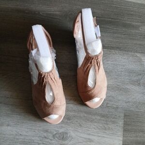 NEW Women's Shoes Size 7.5